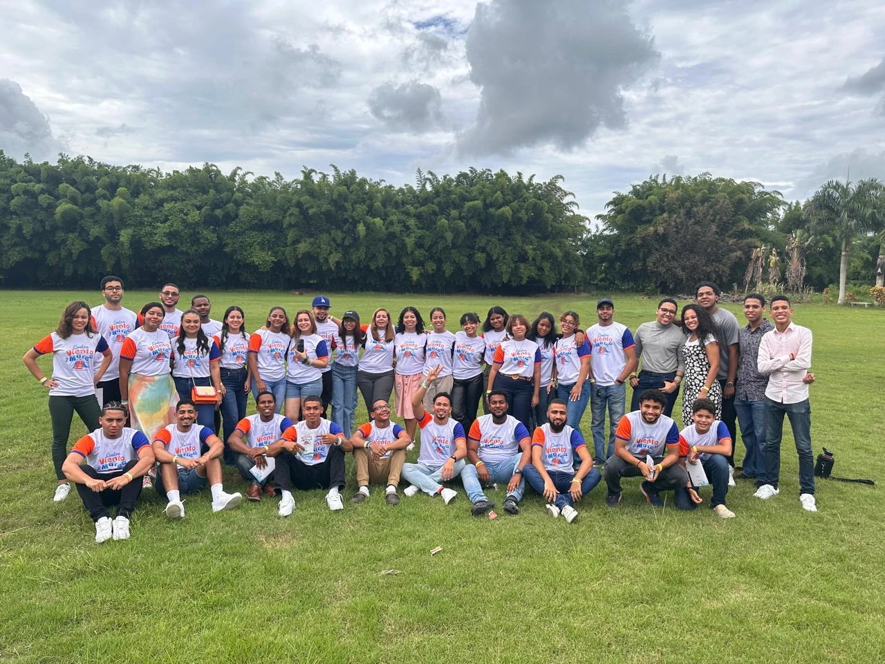 Jóvenes de Gazcue en retiro al aire libre